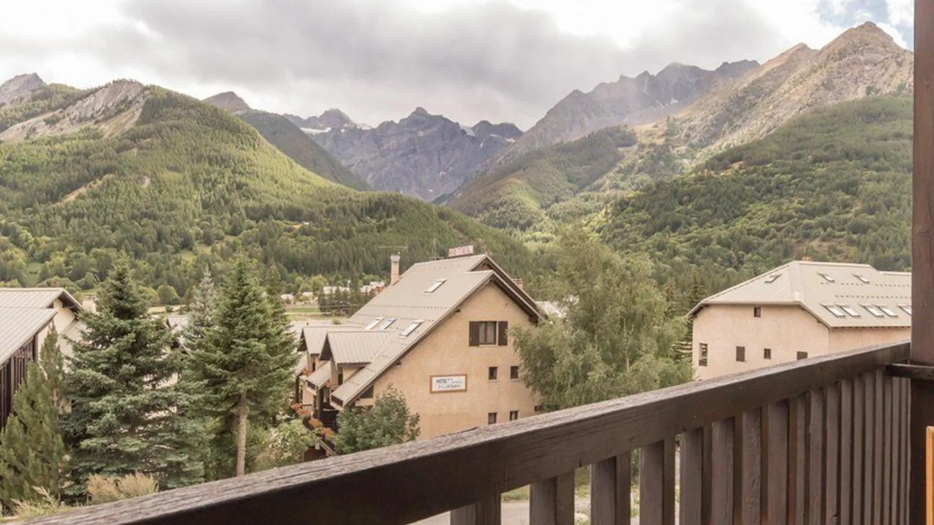 Appartement Charmant T2 Avec Coin Montagne, 6 Couchages, Monetier Les Bains, Proche Commerces Et Navettes Ski - Fr-1-330F-35 Le Monêtier-les-Bains Frankrijk